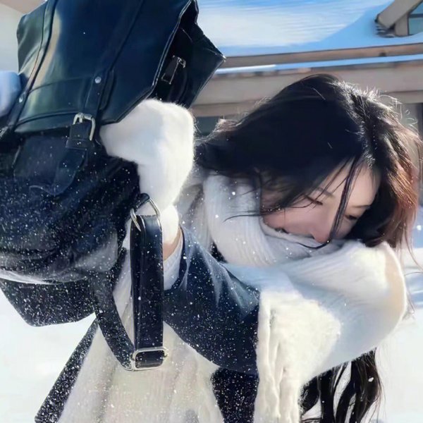 这个警察不太冷